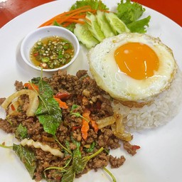 ข้าวกระเพราเนื้อ+ไข่ดาว
