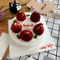 พรีออเดอร์-มินิมอลเค้กวันเกิด 1 ปอนด์ ล่วงหน้า 2 วัน โทร 0649643113