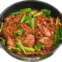 มาม่าผัดซีอิ๊วหมูหมัก