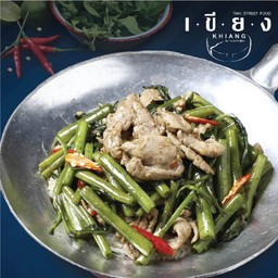 ข้าวผัดผักบุ้งหมูชิ้น