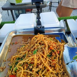 กะเพราหนึ่งก้าว (ถนนคนเดินร้อยเอ็ด)