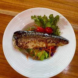 สลัดปลาซาบะย่าง