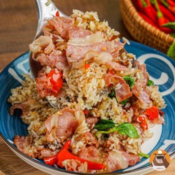 กระเพราเบค่อน ราดข้าว