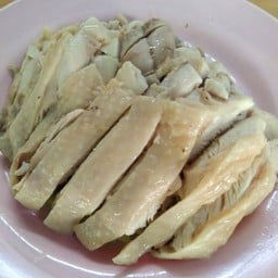 ไก่ตอนเป็นกับ+น้ำจิ่มข้าวมันไก่