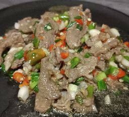 เนื้อริบอายผัดพริกเกลือ (กับข้าว)