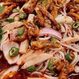 ยำขนมจีนหมูยอ+ปลากรอบ