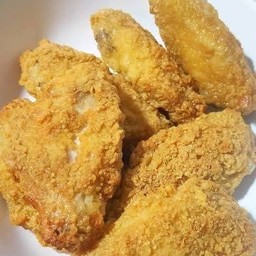 ปีกกลางทอดคลุกผงชีส