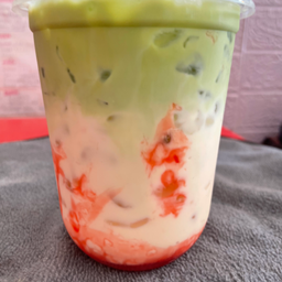 ชาเขียวนมสดสตอเบอรี่