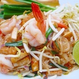 ผัดไทกุ้งสด