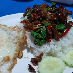 ข้าวเนื้อแดดเดียวกระเพรา+ไข่ดาว