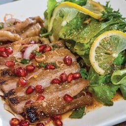 ยำคอหมูย่งสลัดทับทิม