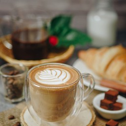 กาแฟลาเต้ร้อน