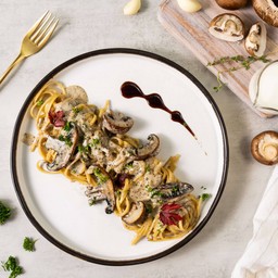 Linguine Mushroom Truffle Sauce (V)