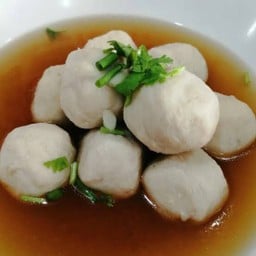 ก๋วยเตี๋ยวเรือจัมโบ้ หน้าหมู่บ้านเพชรอำไพ