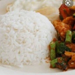 พริกแกงเนื้อราดข้าว