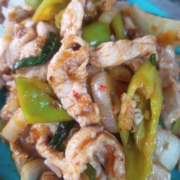 พริกเผาไก่ ราดข้าว