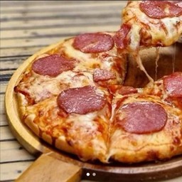 พิซซ่าซาลามี่ Salami Pizza