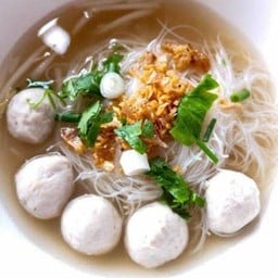 ก๋วยเตี๋ยวน้ำใส หมูสดล้วน+ ลูกชิ้น 3 ลูก