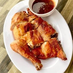 ไก่ย่างแบบแห้งครึ่งตัว