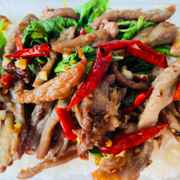 ข้าวผัดกระเพราเนื้อเค็มพริกเเห้ง