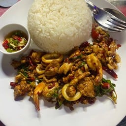 ผัดกระเพรารวม