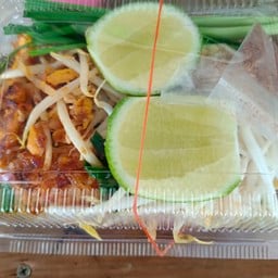 ผัดไทเบรกแตกกะเพราหมูกรอบ/ทะเล   สาขา2