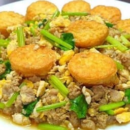 ข้าวราดผัดเต้าหู้ทรงเครื่อง