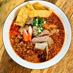 โคตรเกี๊ยวหมูต้มยำ หมูบะช่อ หมูเด้ง