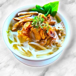 เฝอหมูตุ๋นและหมูและหมูยอ