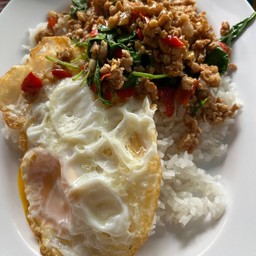 ร้านกะเพราน้องโบว์(หน้าเซเว่น)