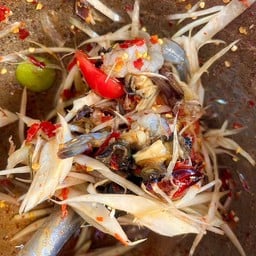 ตำหอยเชอรี่กุ้งสด