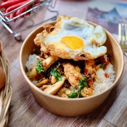 ข้าวกะเพราไก่ + ไข่ดาว