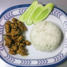 ข้าวราดคั่วกลิ้งหมูชิ้น