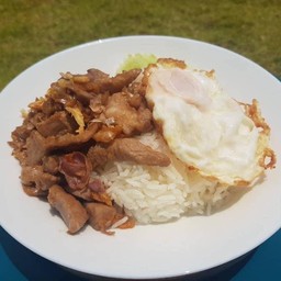 ข้าวไก่กระเทียม+ ไข่ดาว