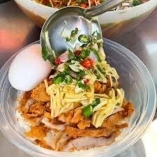 ข้าวไก่กรอบน้ำยำมะม่วง Byคุณยายกาหลง