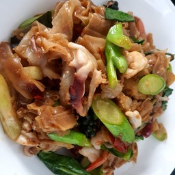 ผัดซีอิ้วไก่