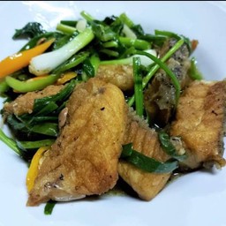ปลากะพงผัดขึ้นฉ่าย