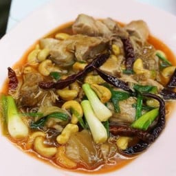 ขาหมูผัดเม็ดมะม่วง