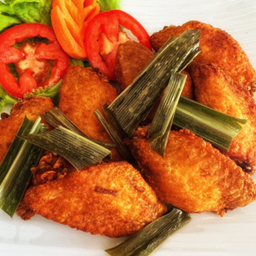 ปีกไก่ทอดใบเตย