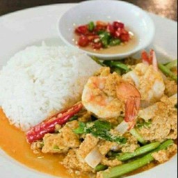 ผัดผงกะหรี่หมูกรอบ( เป็นกับข้าว)