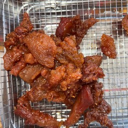 หมูติดมันทอด