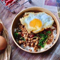ข้าวกะเพราหมู + ไข่ดาว