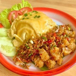 ข้าวไข่ข้นหมูกรอบคั่วพริกเกลือ