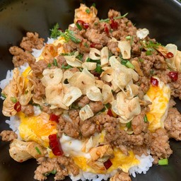 ข้าวไข่ขยี้ หมูสับพริกแห้ง