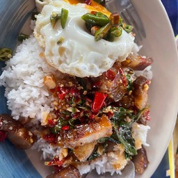 ย่าอิ่ม กระเพรา สูตรลับโบราณ และอาหารตามสั่งอื่นๆ