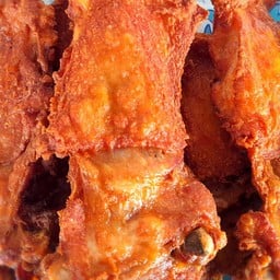 ร้านลาบพิศมัย