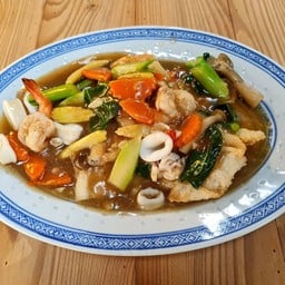 ราดหน้า เนื้อ, กุ้ง, หมึก, ทะเล