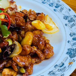 ไก่ตะลุยสวนเม็ดมะม่วง (กับข้าว)