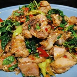 กระเพราไก่ (กับข้าว)