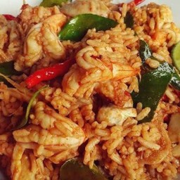 [อร่อยซ่ากับโค้ก] ข้าวผัดต้มยำ +  โค้ก ออริจินัล (กระป๋อง)